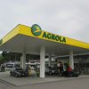 AGROLA Tankstelle in Zollbrück mit TopShop; grosse Überdachung; Autos unter Dach bei Tanksäulen