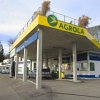 AGROLA Tankstelle in Laufen-Uhwiesen, Zürich; eckiges Dach mit Pflanzen drauf; AGROLA Tankstelle bei carXpert Garage